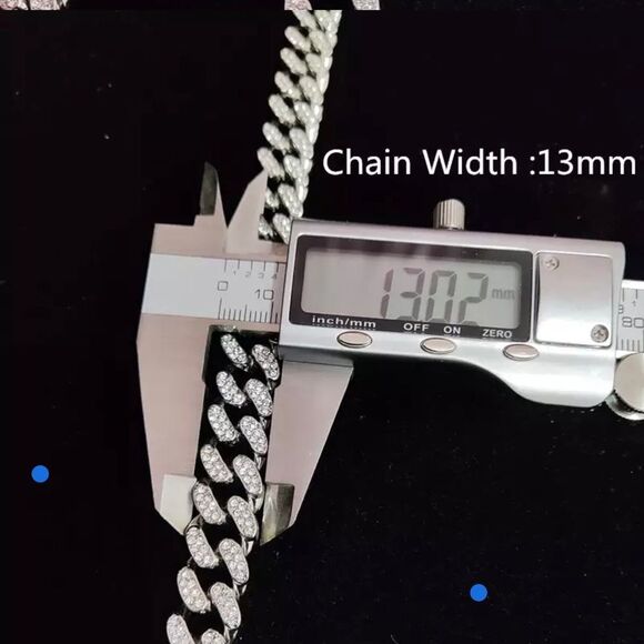 Bite Lip Necklace - Picture 8 of 8